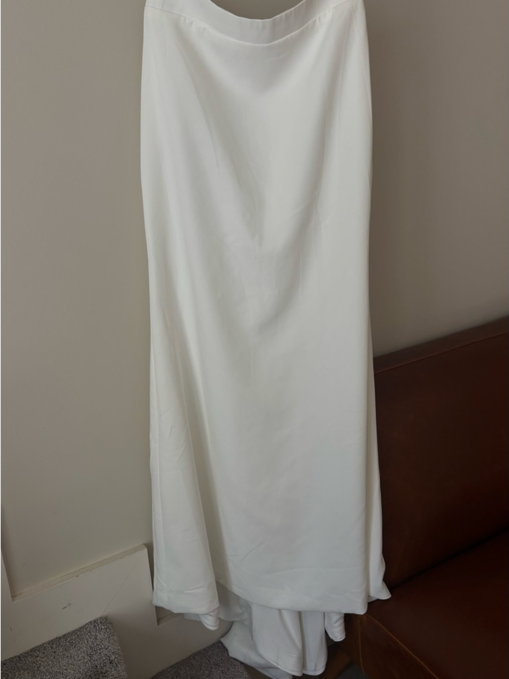 Elegant White Lace Crop Top & Mermaid Skirt Dress - Picture 5 of 8